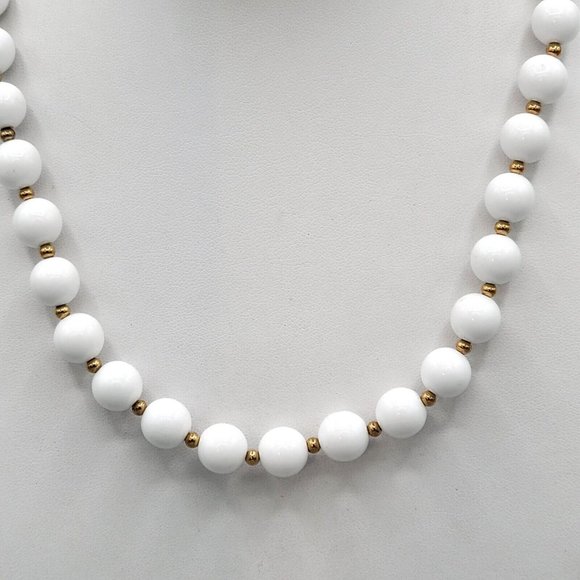 Monet White Beaded Necklace Gold Tone Spacer Hook Clasp 16 in Vintage 1990s - Picture 4 of 8